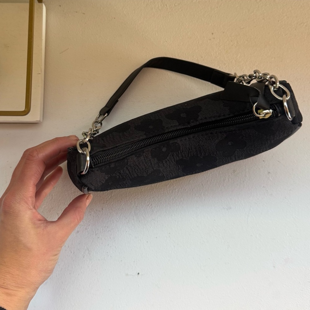 Trendy floral print shoulder bag with silver chain in Black | NWT - Picture 4 of 9
